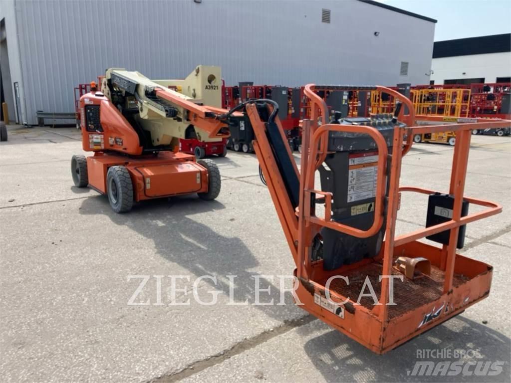 JLG E400AJPN Karos emelők