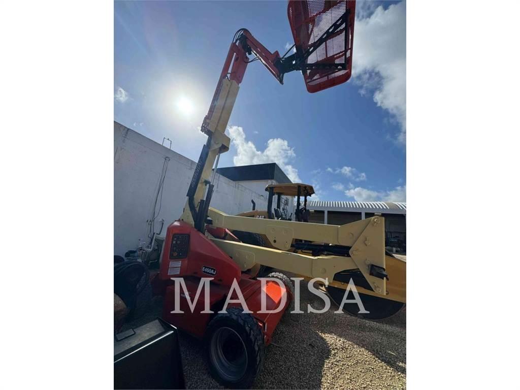 JLG E450AJ Karos emelők