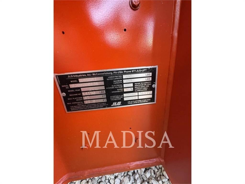 JLG E450AJ Karos emelők