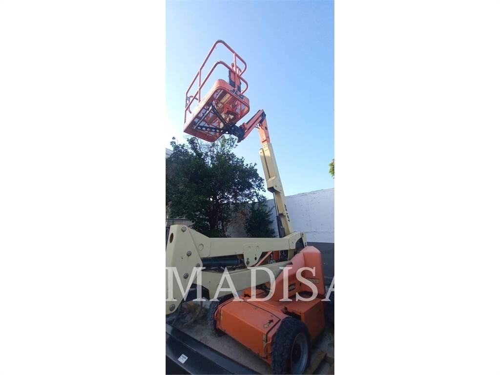JLG E450AJ Karos emelők