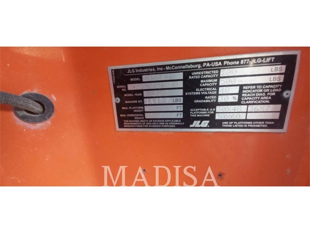 JLG E450AJ Karos emelők