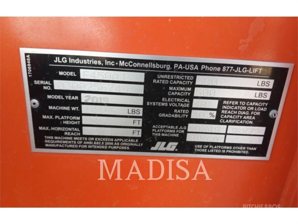 JLG E450AJ Karos emelők