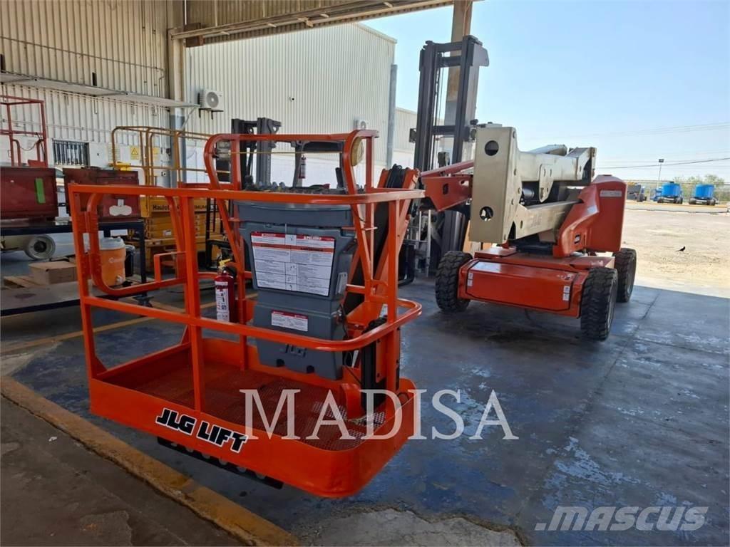 JLG E450AJ Karos emelők