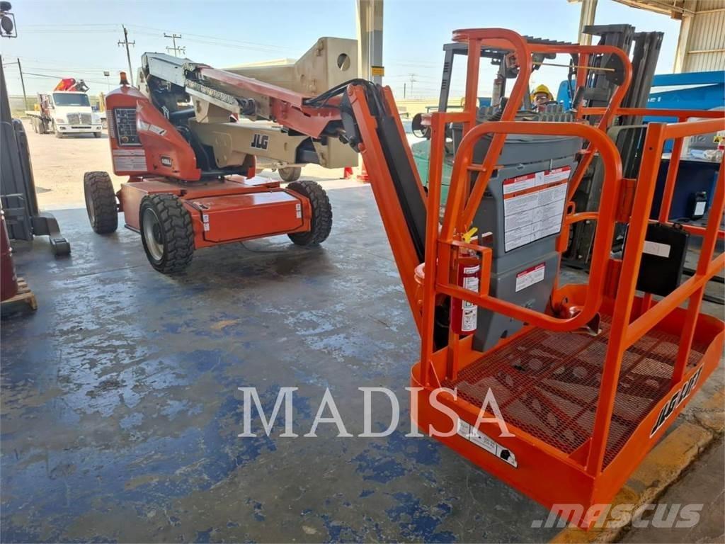 JLG E450AJ Karos emelők