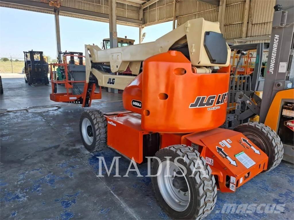 JLG E450AJ Karos emelők