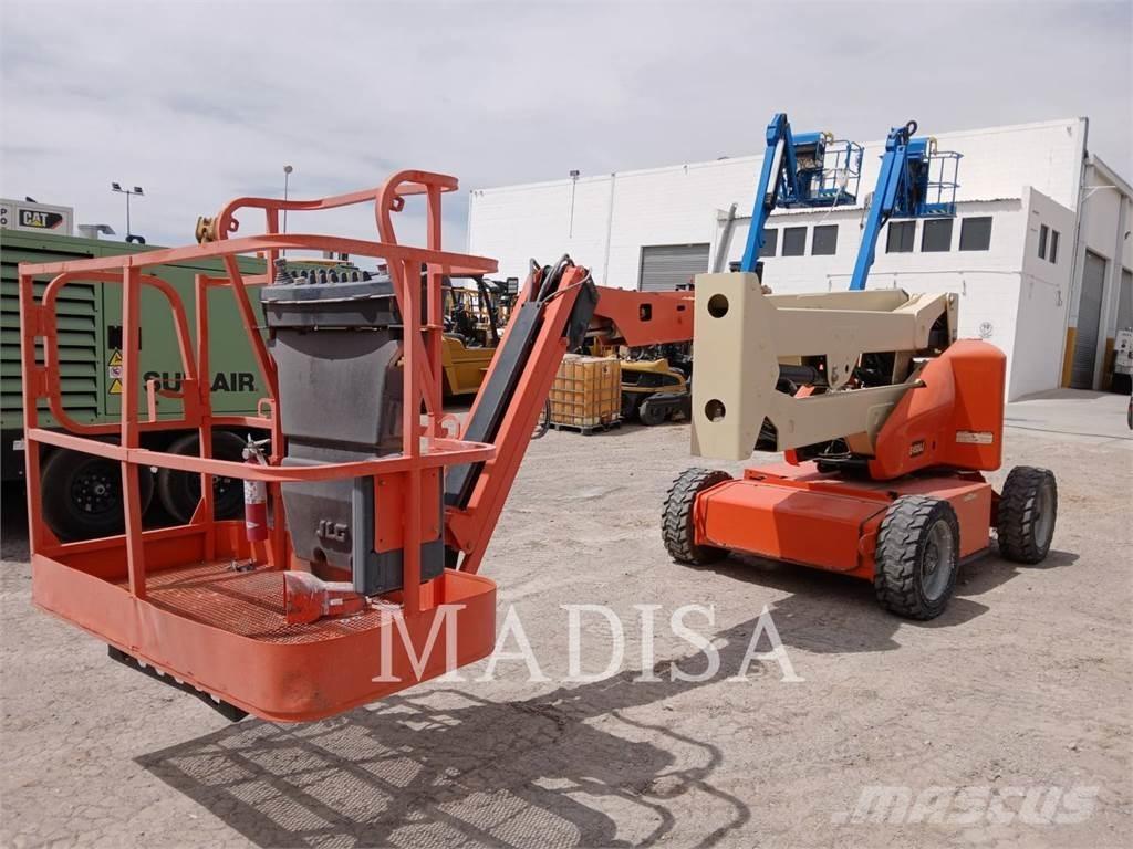 JLG E450AJ Karos emelők