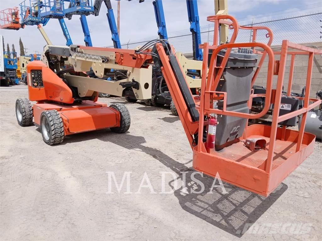JLG E450AJ Karos emelők