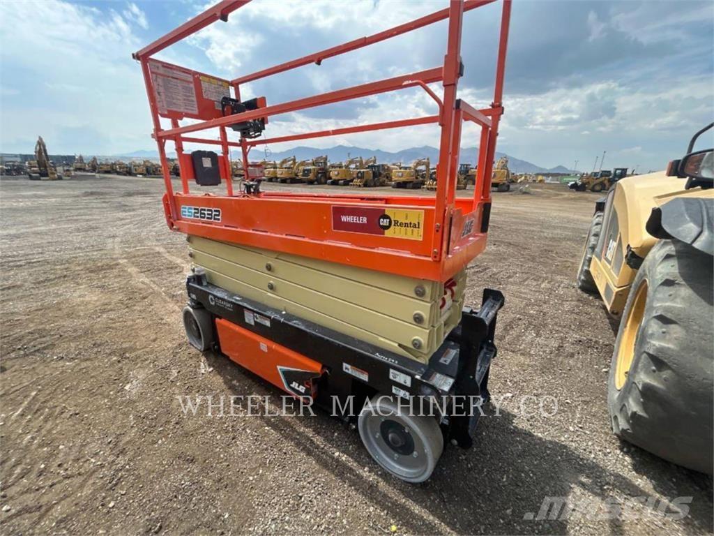 JLG ES2632 Ollós emelők