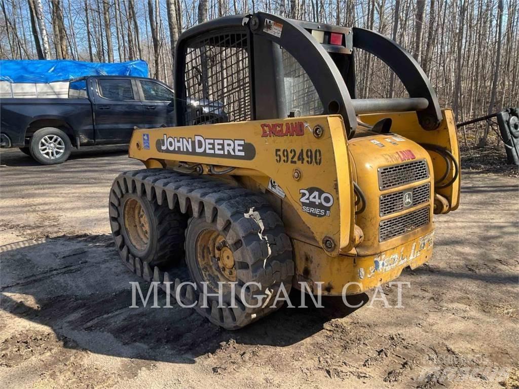 John Deere 240 Kompaktrakodók