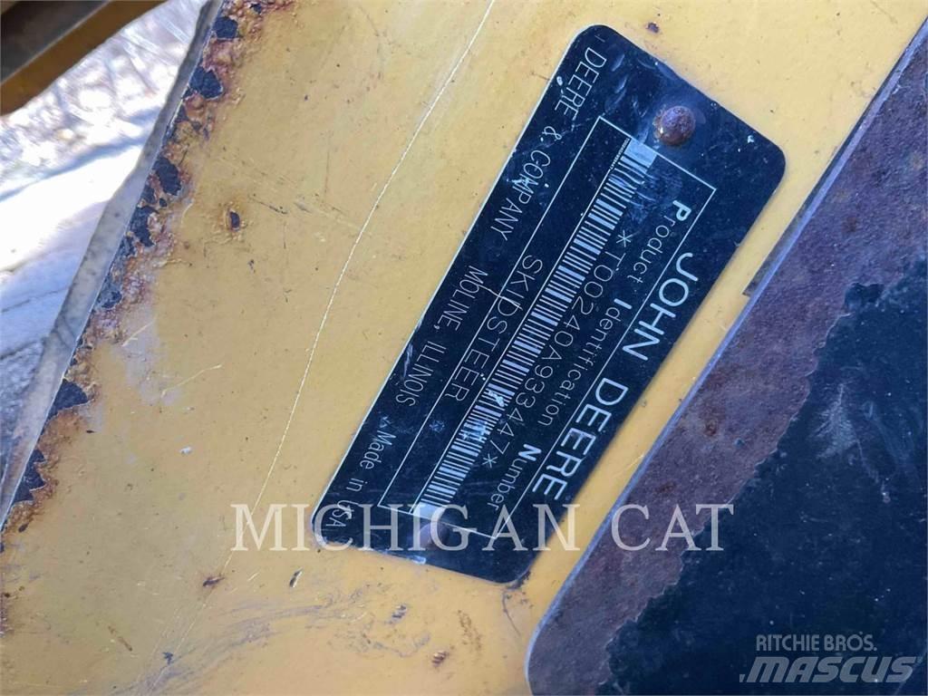 John Deere 240 Kompaktrakodók