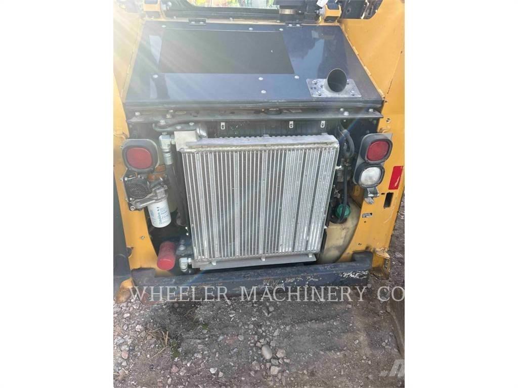 John Deere 318G Kompaktrakodók