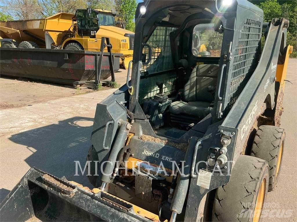 John Deere 318G Kompaktrakodók