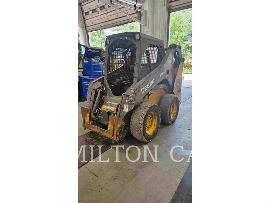 John Deere 318G Kompaktrakodók