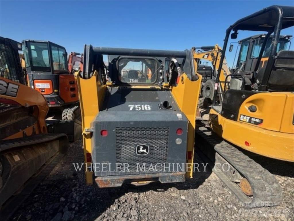 John Deere 318G SSL Kompaktrakodók