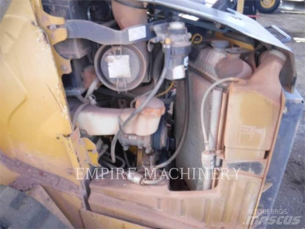 John Deere 323D Kompaktrakodók