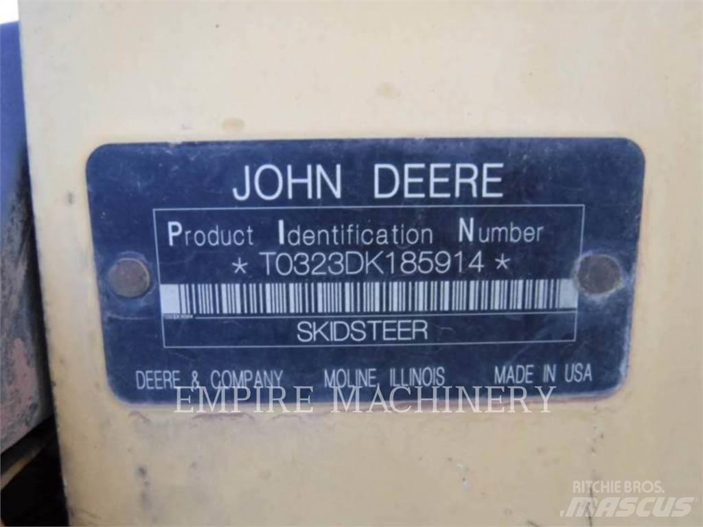 John Deere 323D Kompaktrakodók