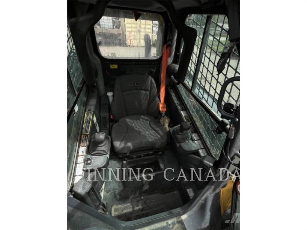 John Deere 324G Kompaktrakodók