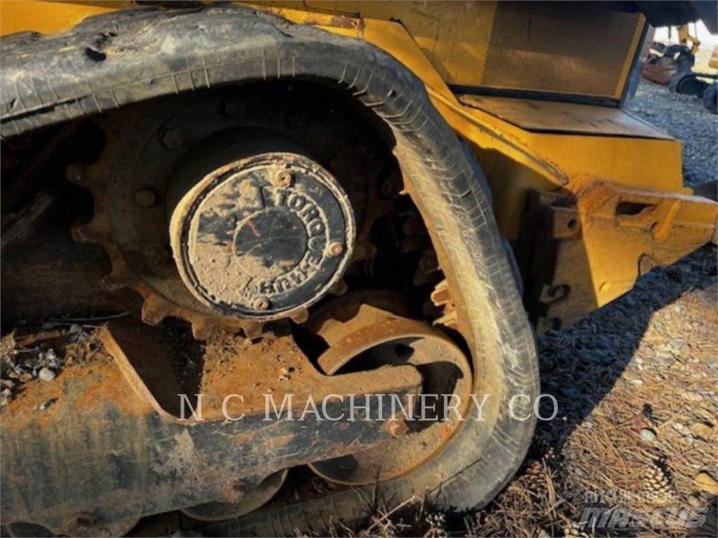 John Deere 331G Kompaktrakodók
