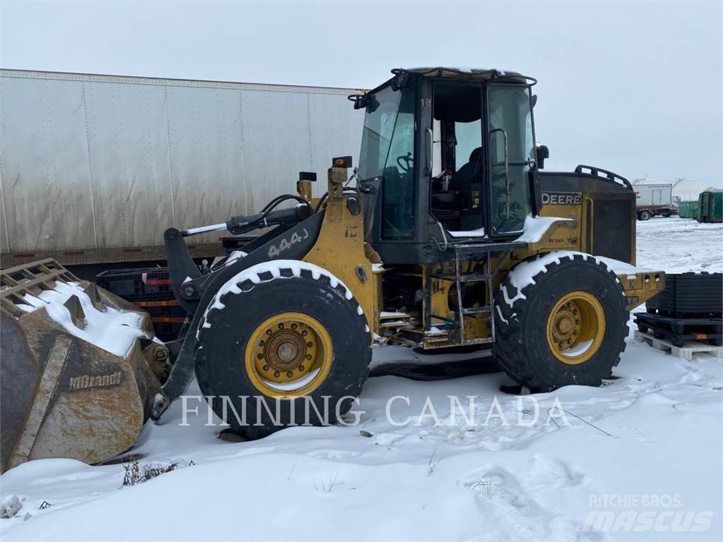 John Deere 444J Gumikerekes homlokrakodók