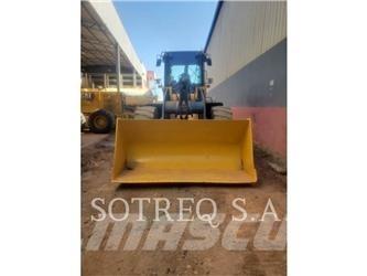 John Deere 524K Gumikerekes homlokrakodók