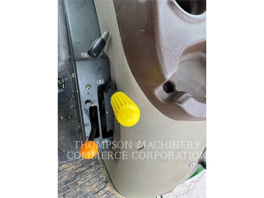 John Deere 6115D Traktorok