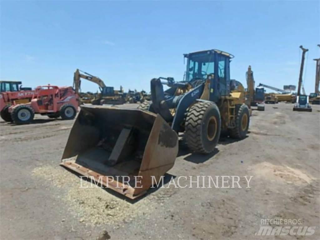 John Deere 624K Gumikerekes homlokrakodók