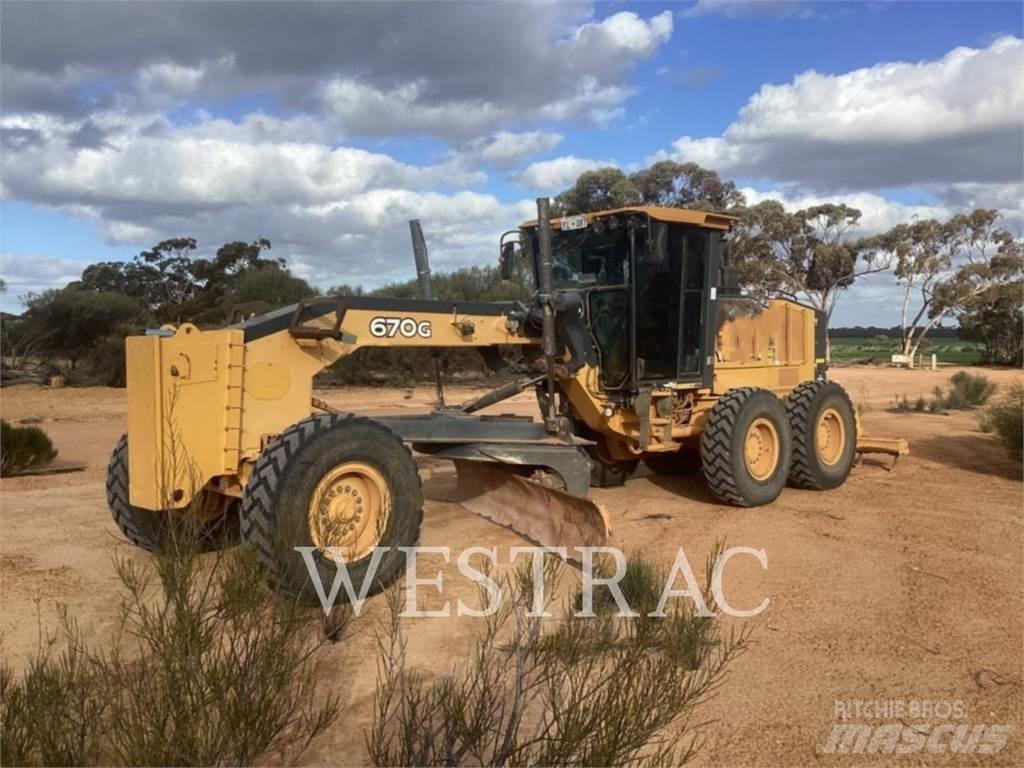 John Deere 670G Gréderek