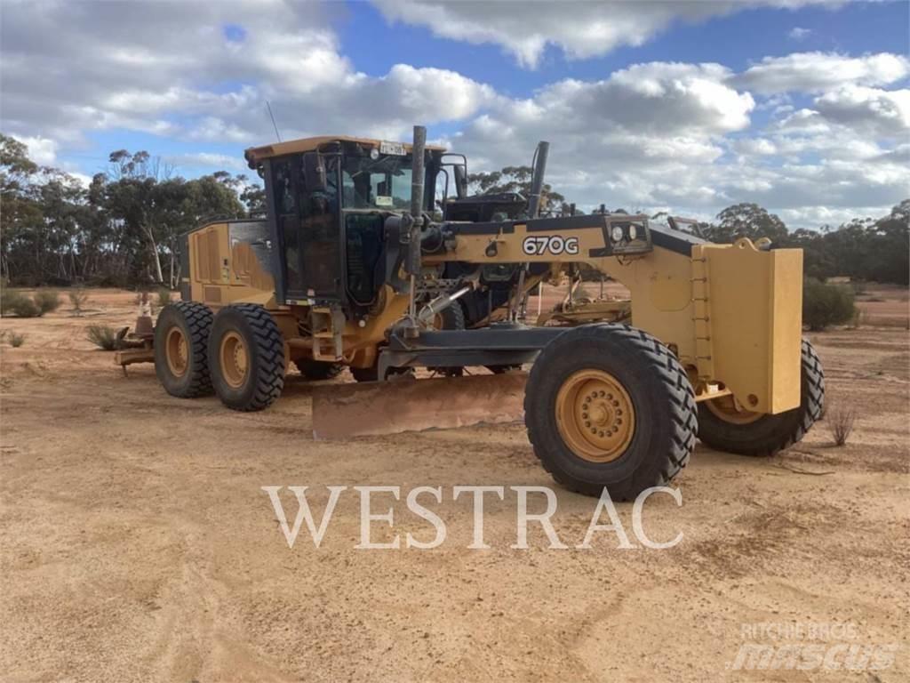 John Deere 670G Gréderek