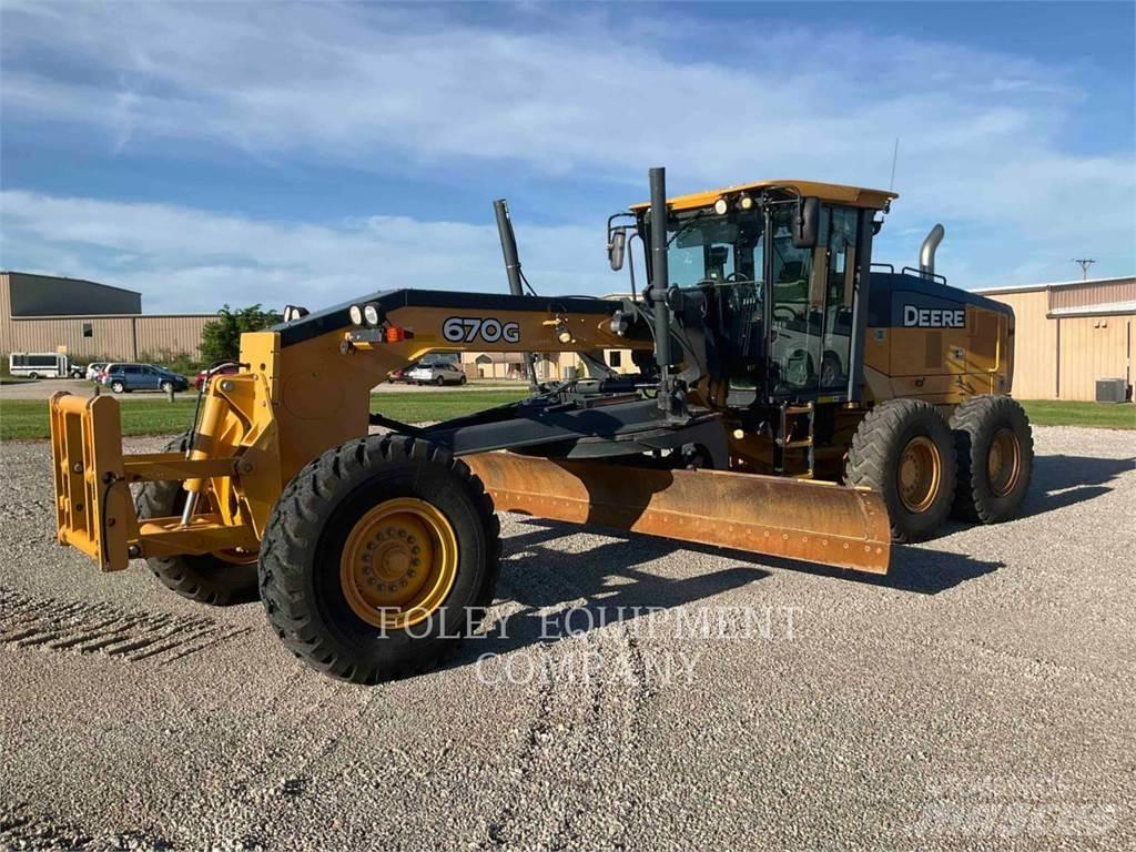 John Deere 670G Gréderek