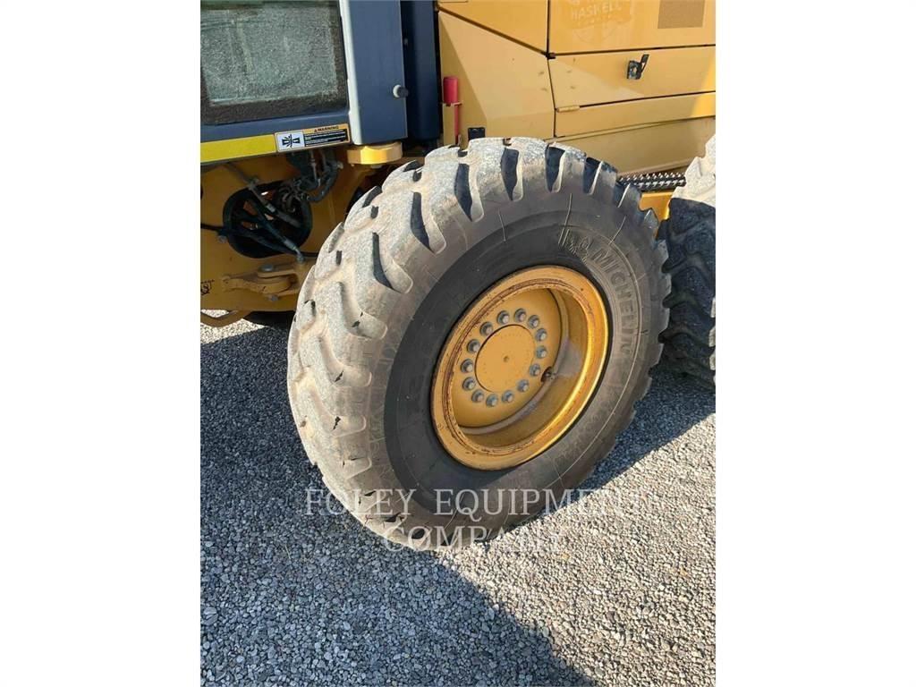John Deere 670G Gréderek