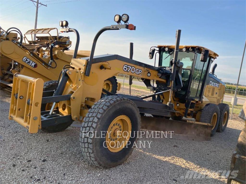 John Deere 670GP Gréderek