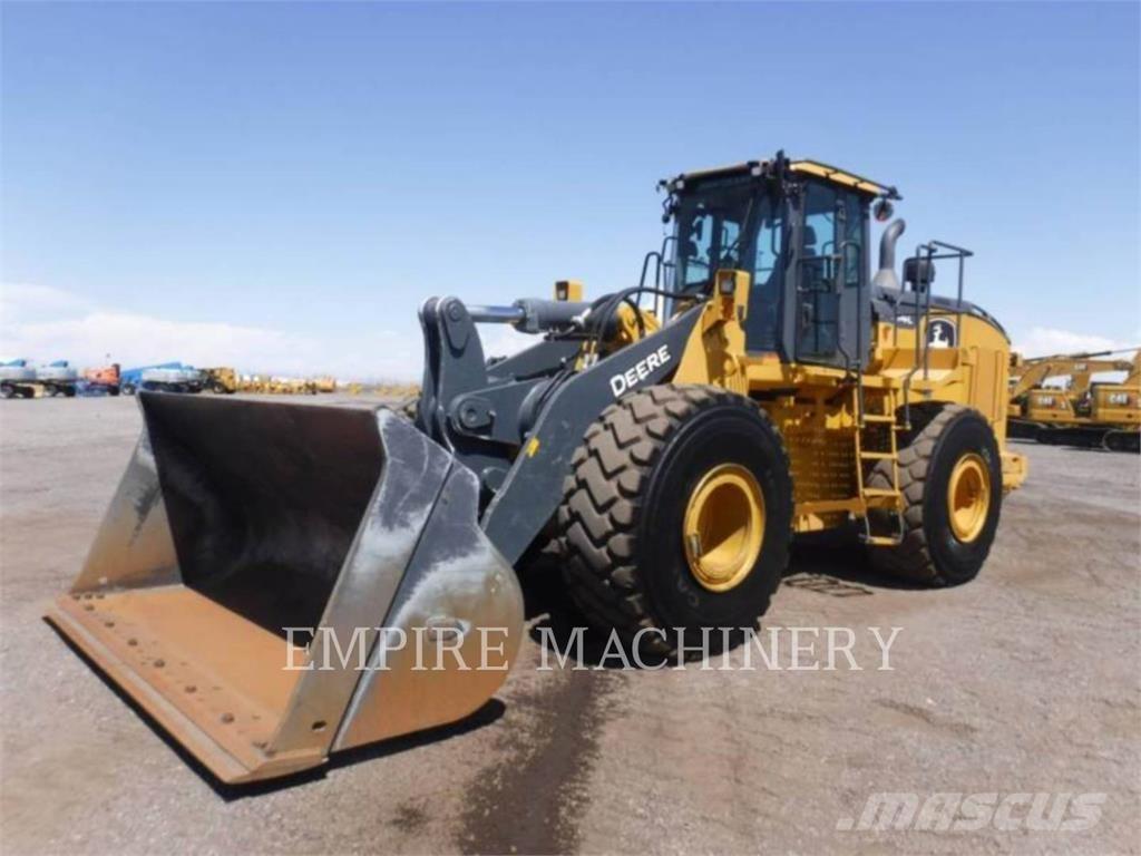 John Deere 744L Gumikerekes homlokrakodók