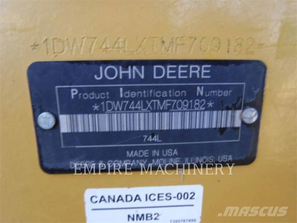 John Deere 744L Gumikerekes homlokrakodók