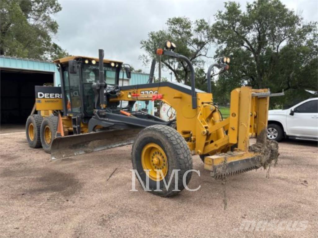 John Deere 770G Gréderek