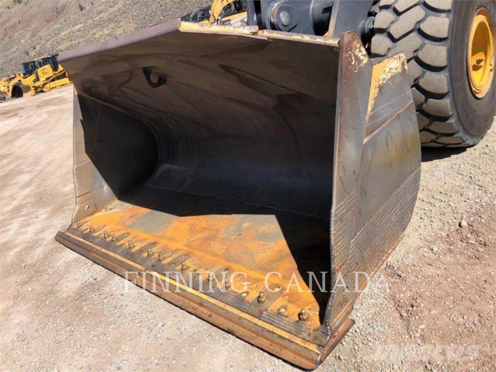 John Deere 824K Gumikerekes homlokrakodók