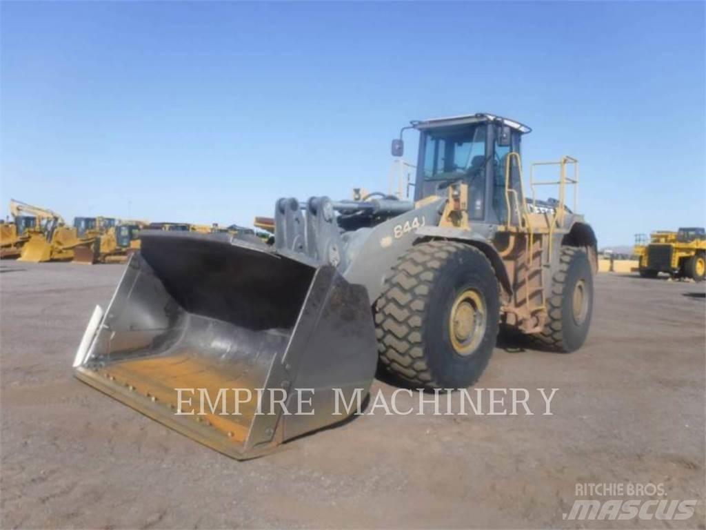 John Deere 844J Gumikerekes homlokrakodók