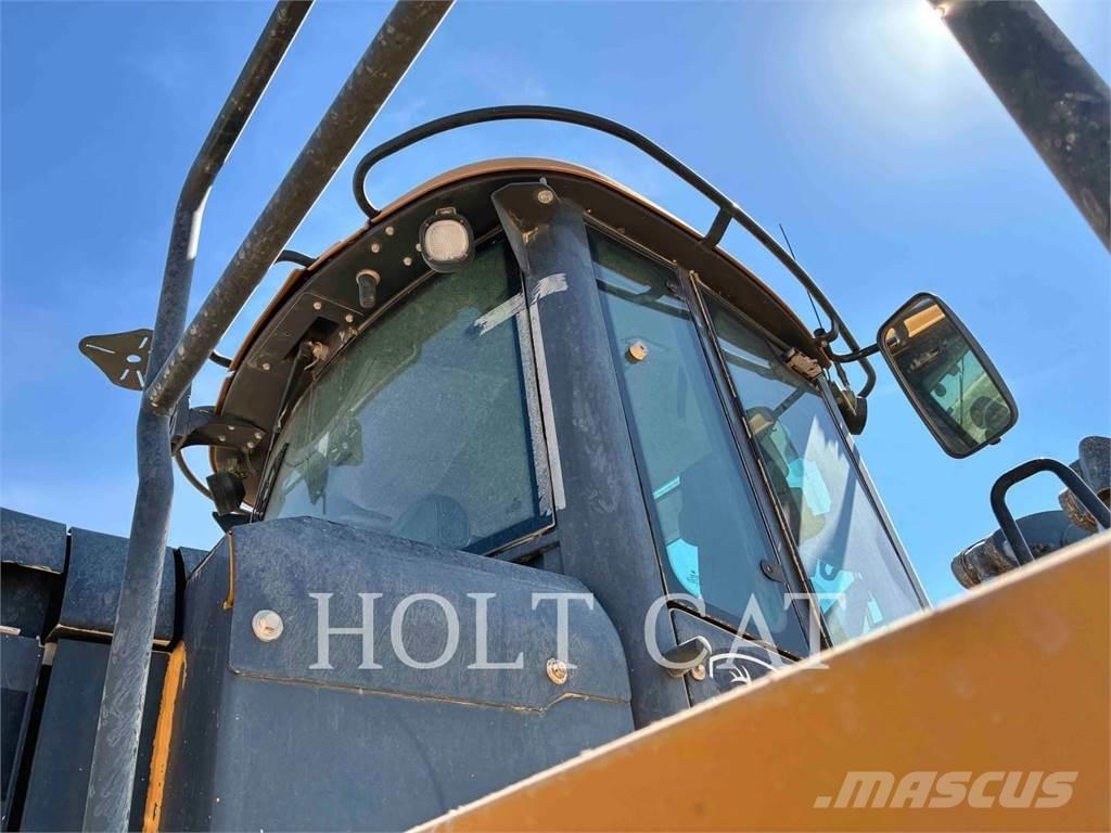 John Deere 844K III Gumikerekes homlokrakodók