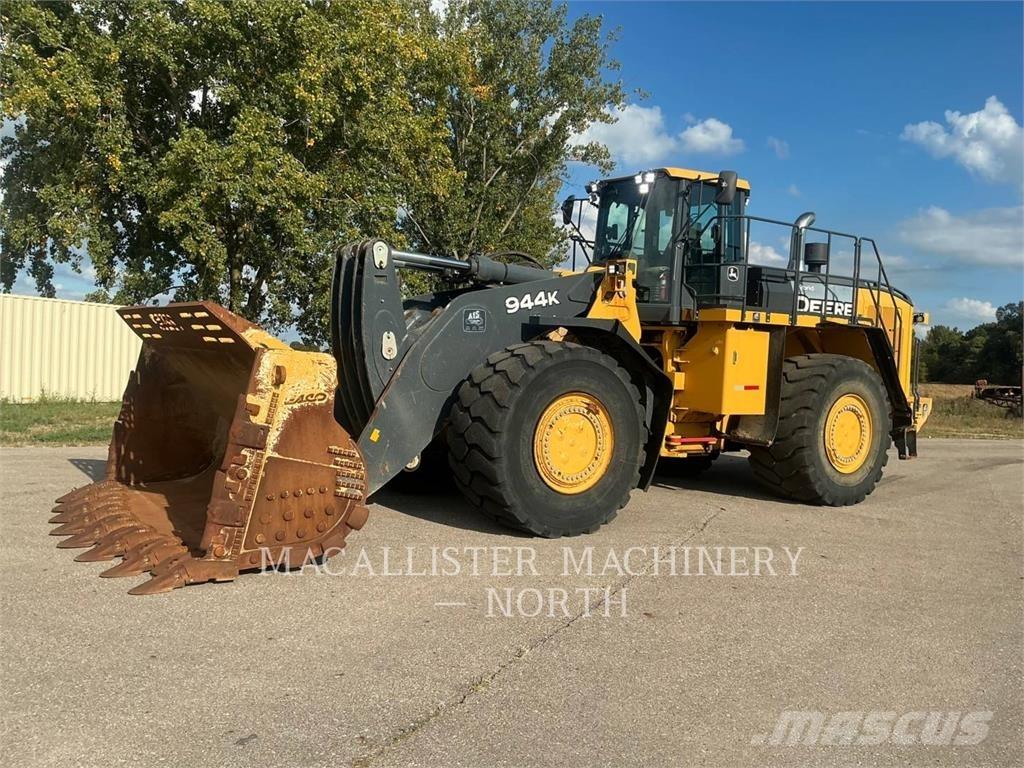 John Deere 944K Gumikerekes homlokrakodók