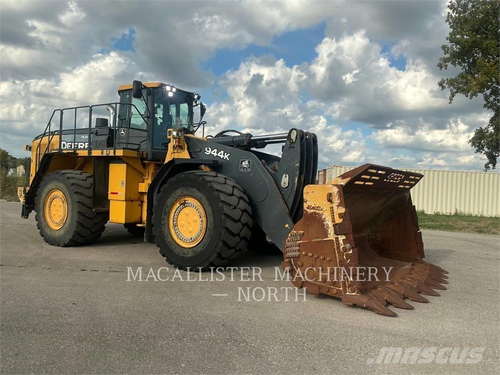 John Deere 944K Gumikerekes homlokrakodók