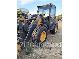 John Deere & CO. 304L Gumikerekes homlokrakodók