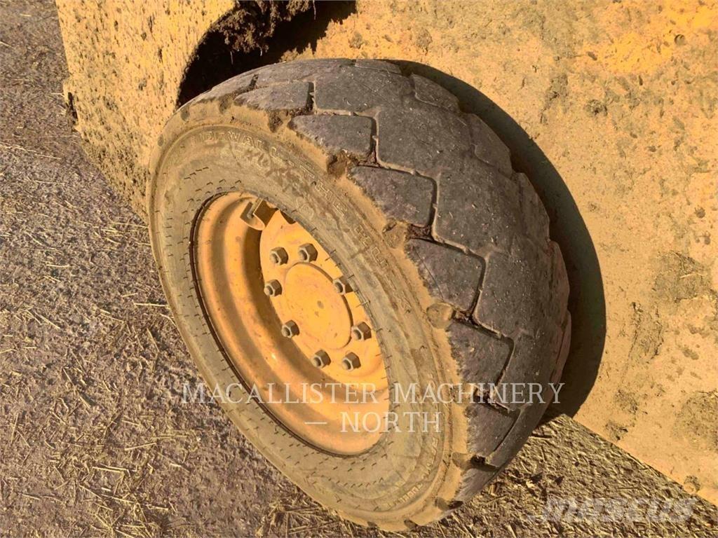 John Deere & CO. 318G Kompaktrakodók