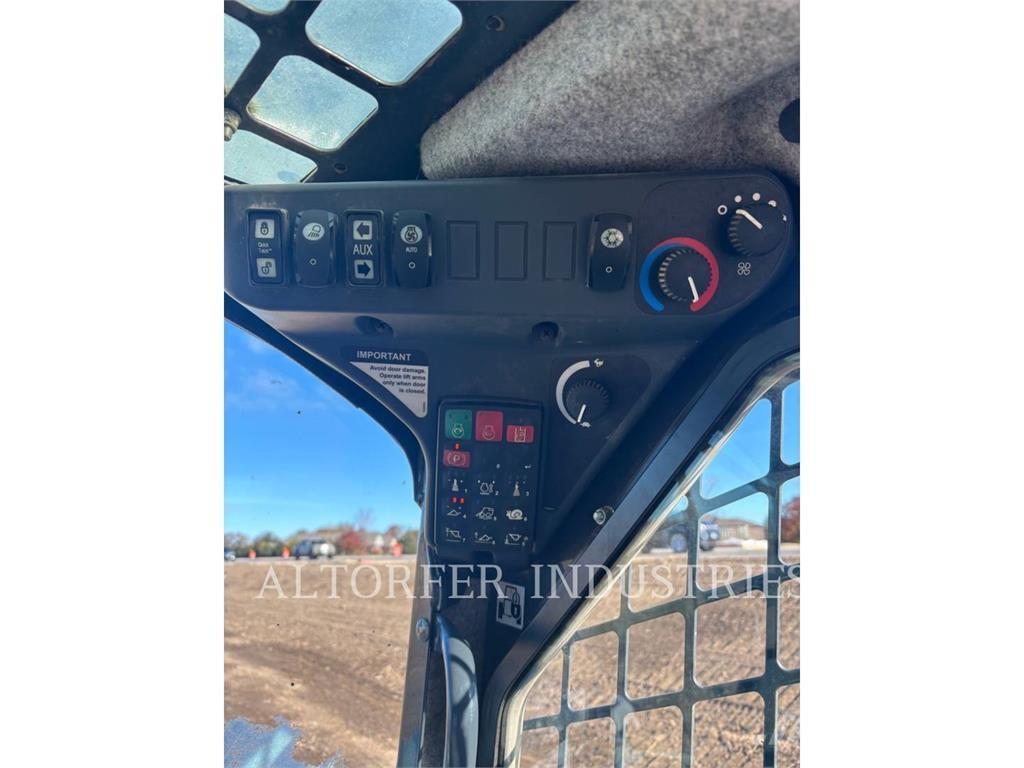 John Deere & CO. 323E Kompaktrakodók