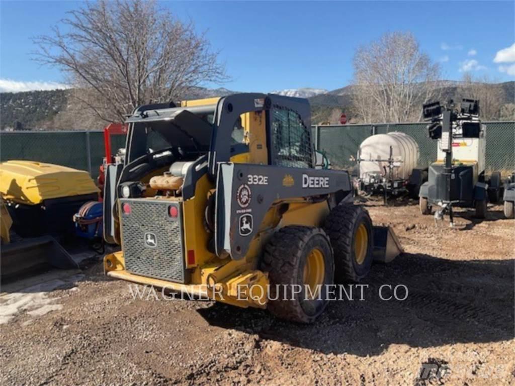 John Deere & CO. 332E Kompaktrakodók