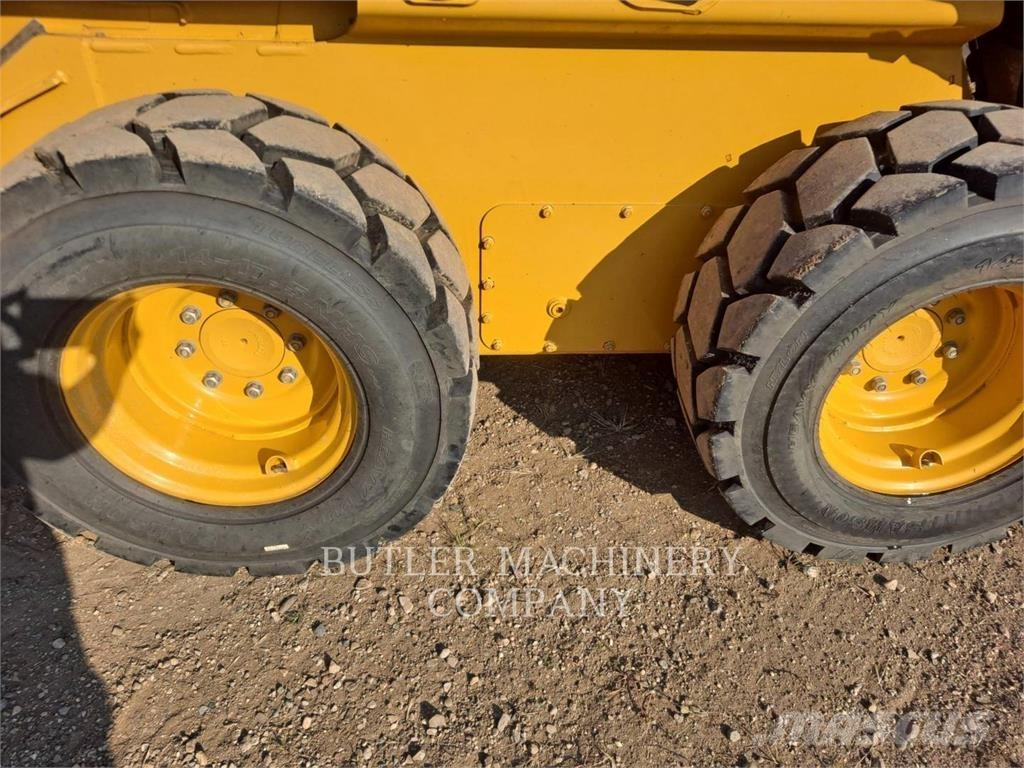 John Deere & CO. 332G Kompaktrakodók