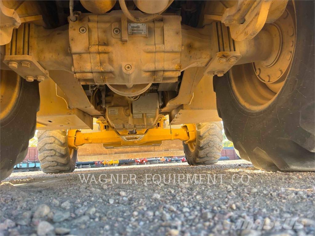 John Deere & CO. 410K TC Kotrórakodók