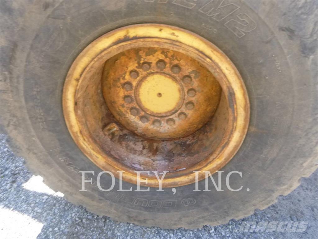 John Deere & CO. 524K Gumikerekes homlokrakodók