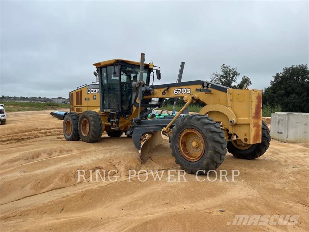 John Deere & CO. 670G Gréderek