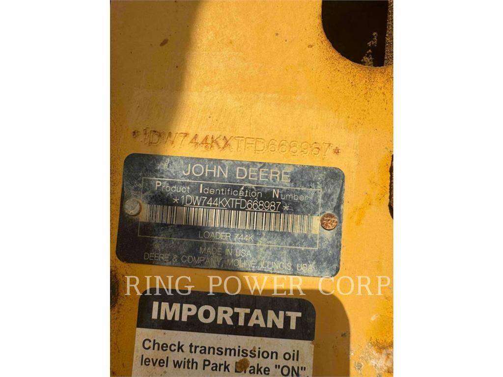 John Deere & CO. 744K Gumikerekes homlokrakodók