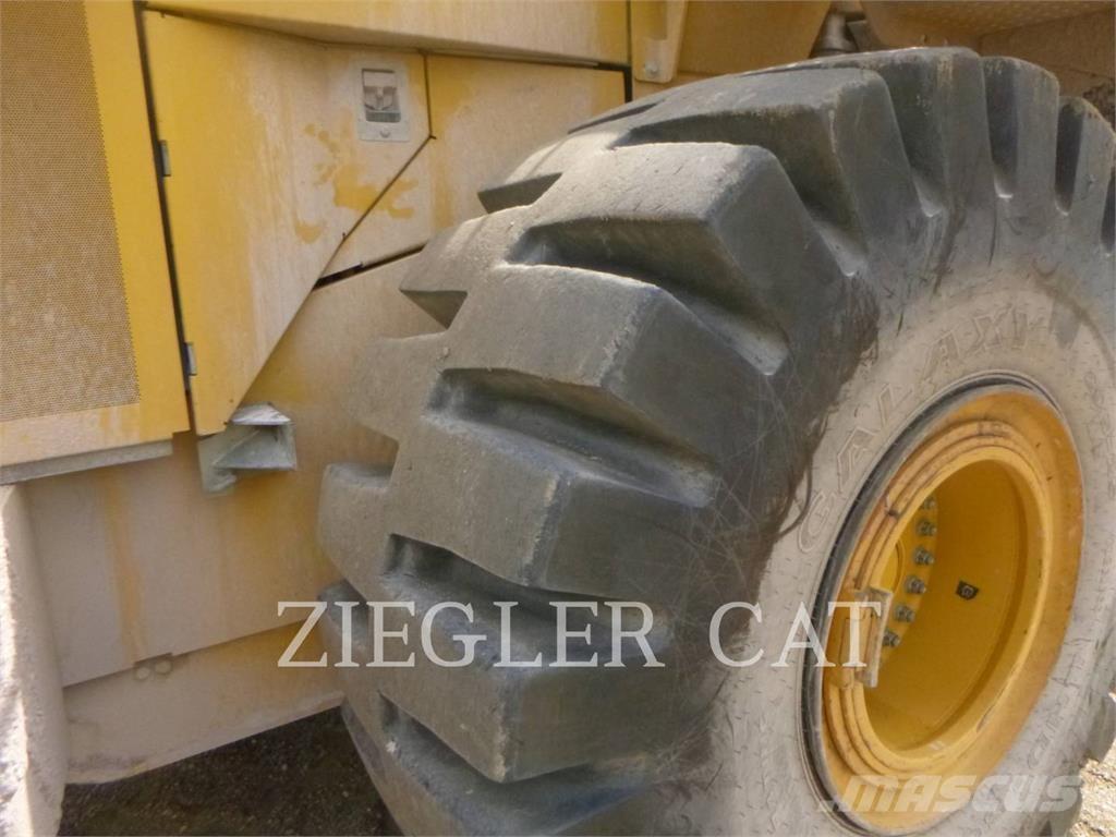 John Deere & CO. 844K III Gumikerekes homlokrakodók