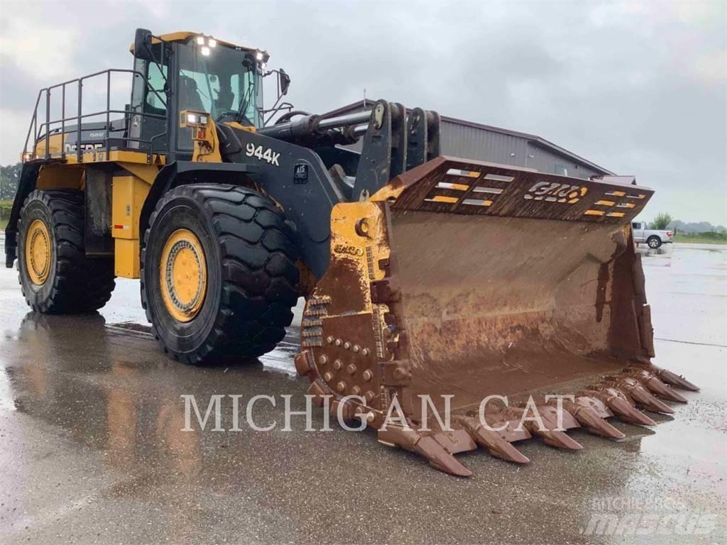 John Deere & CO. 944K Gumikerekes homlokrakodók